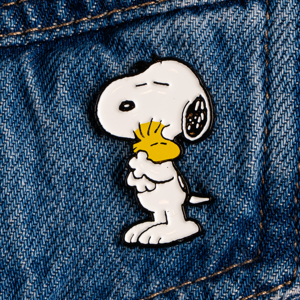 Peanuts Give Hugs Enamel Pin - Hugs