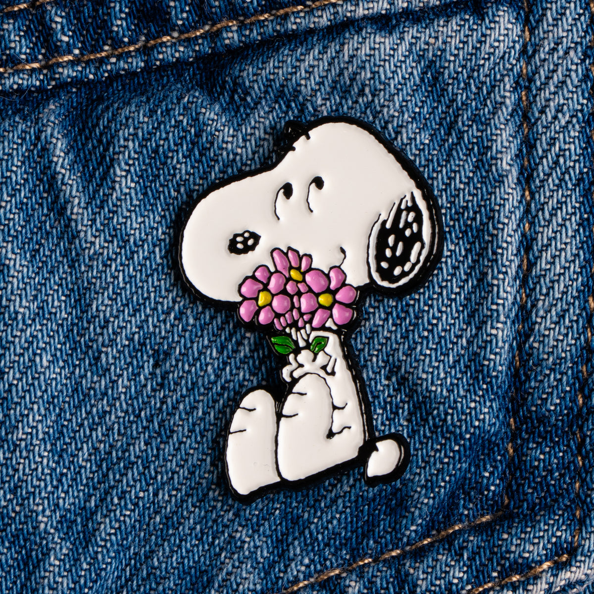 Peanuts Give Hugs Enamel Pin - Flowers