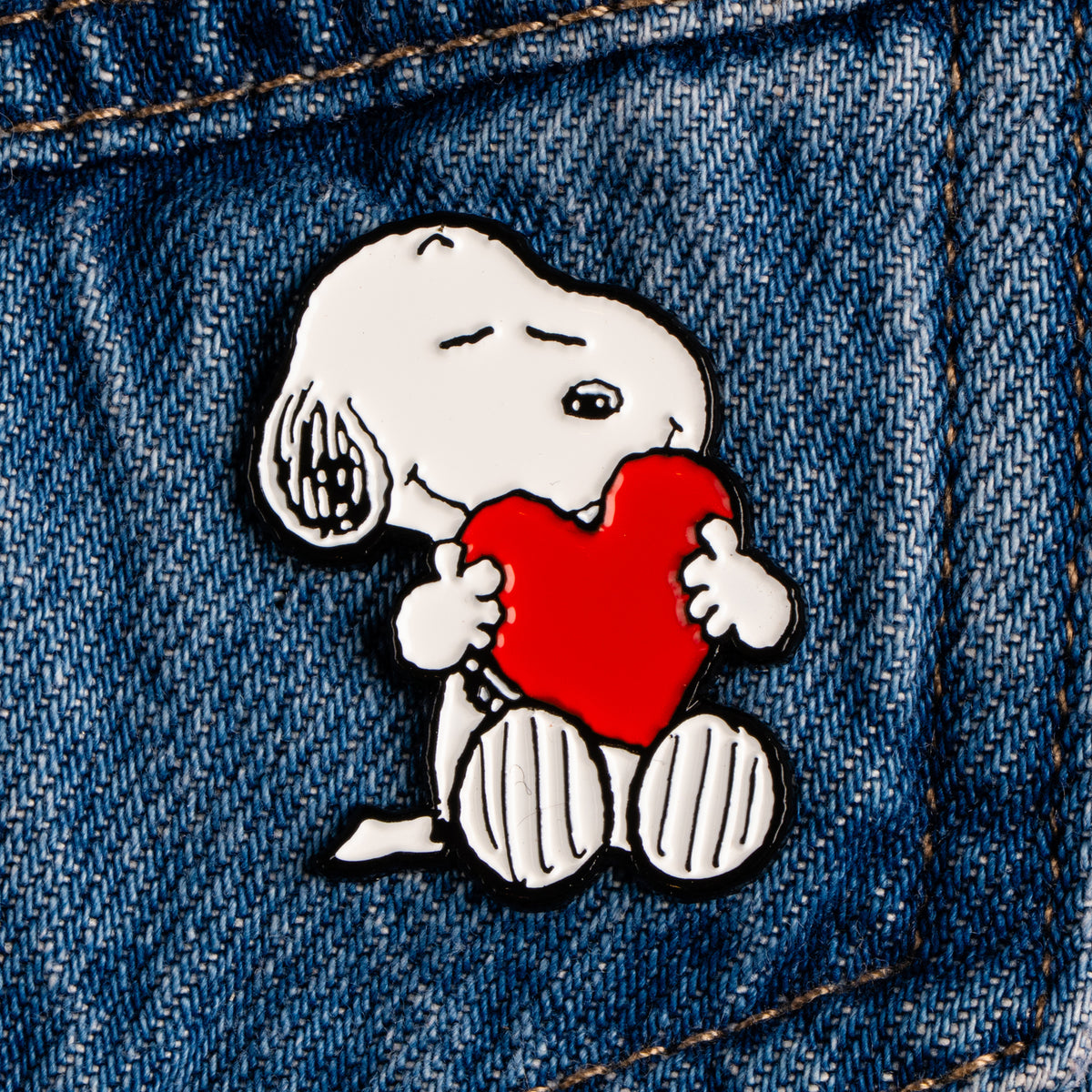 Peanuts Give Hugs Enamel Pin - Heart