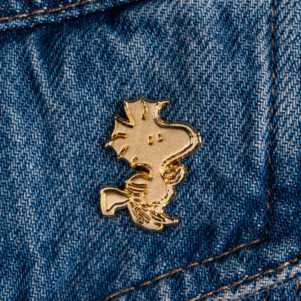 Peanuts Gold Pin - Woodstock in Flight