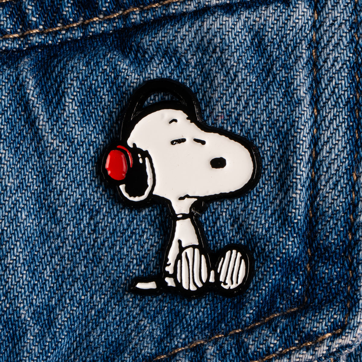 Peanuts Enamel Pin - Headphones