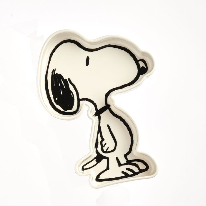 A white and black outline of dog standing